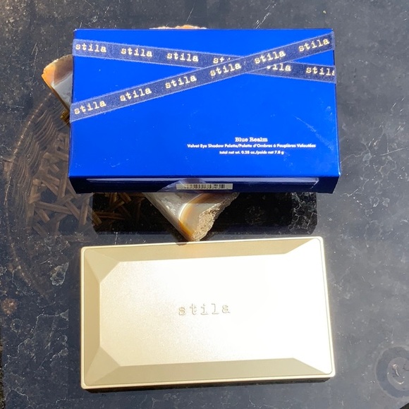 Stila Blue Real Velvet Eyeshadow Palette